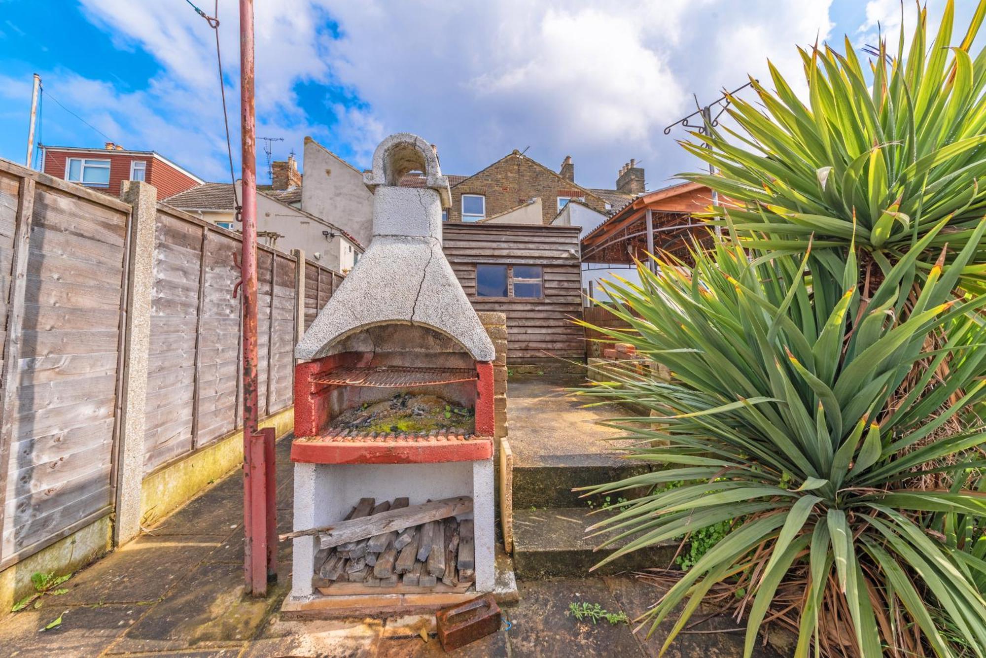 Modern 2 Bed 2 Bath House In Sittingbourne By Splendid Stays Bagian luar foto