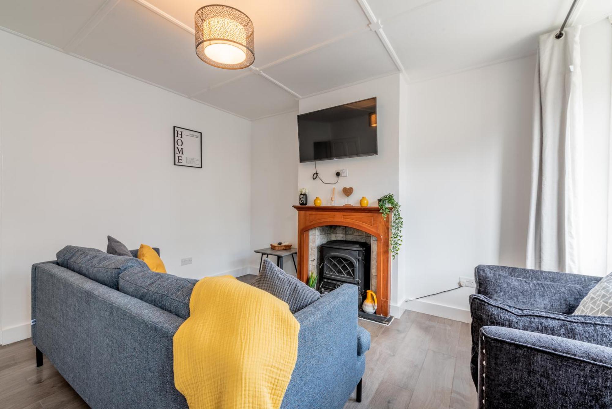 Modern 2 Bed 2 Bath House In Sittingbourne By Splendid Stays Bagian luar foto