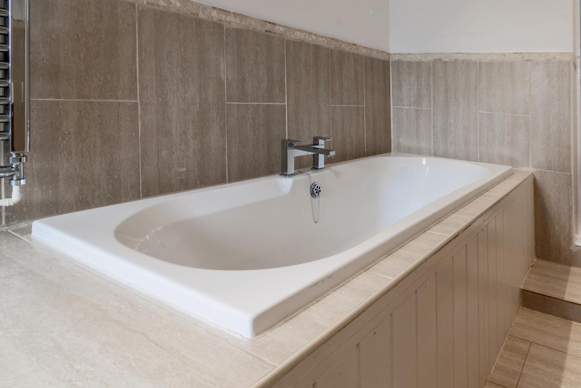 Modern 2 Bed 2 Bath House In Sittingbourne By Splendid Stays Bagian luar foto