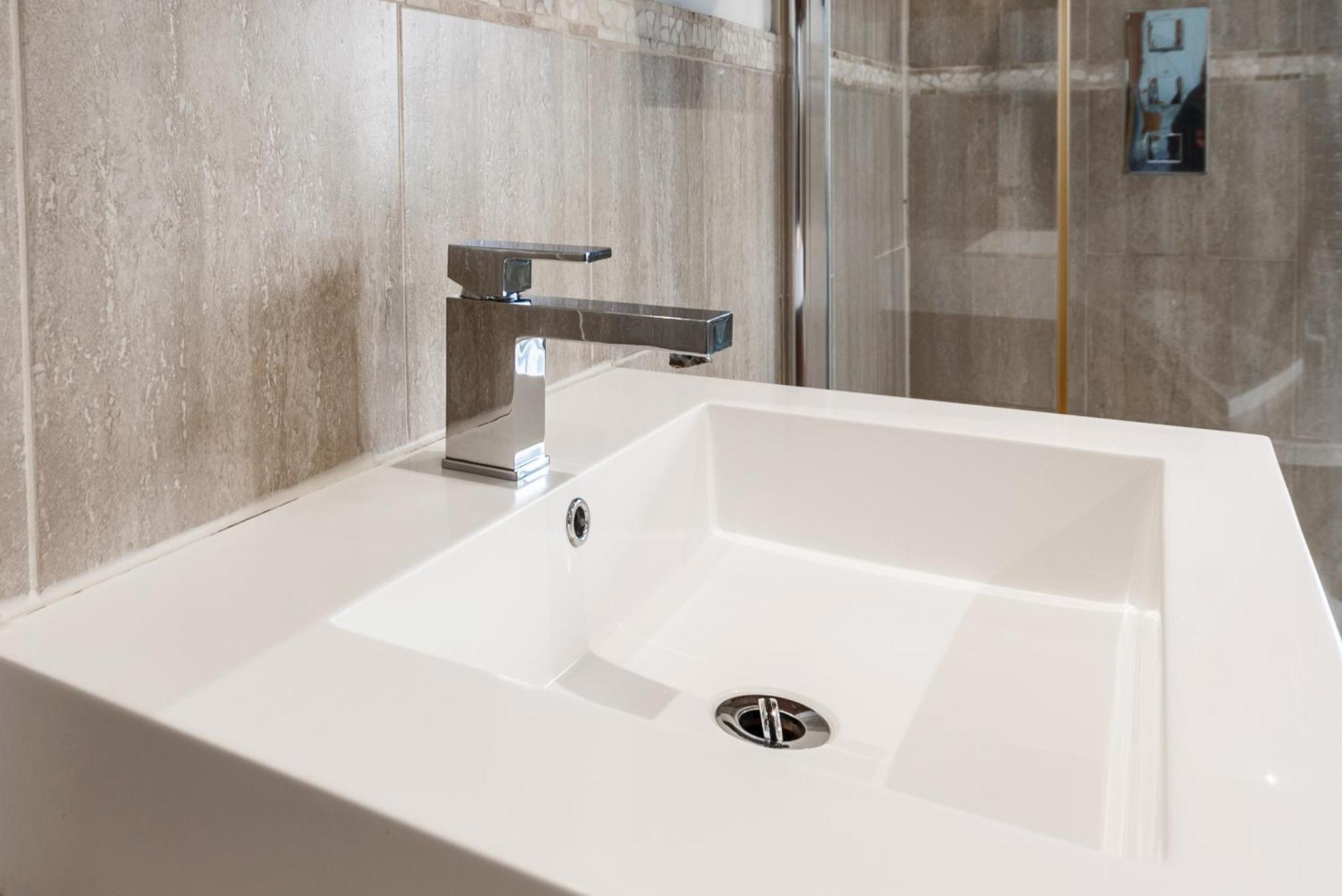 Modern 2 Bed 2 Bath House In Sittingbourne By Splendid Stays Bagian luar foto
